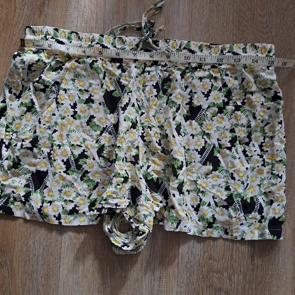 French Connection Black Yellow White Green Floral Casual Short Women's Size 6